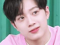 희미한 미소가 자리하는 그 곳(1/2)