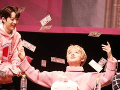 [판윙]안 귀엽다니까? E