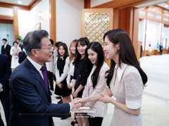 Seohyun of SNSD in avouavou White Silk Collar Pink Tweed Dress