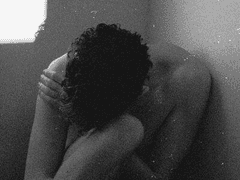 범람汎濫하는 선혈 속에 무너지리라.