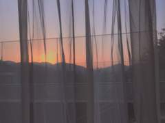 어디에나 있고 어디에도 없으므로