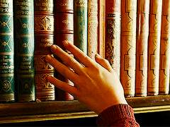 [M] : 수다쟁이 책장 주인