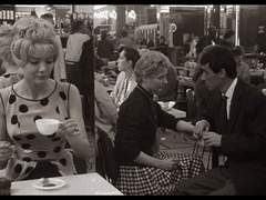 불안을 비추어 흩트리는 카메라