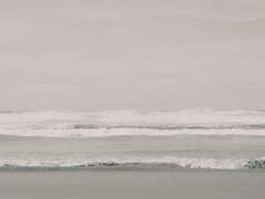 이렇게 좋아하게 될 줄은, 꿈에도 몰랐다. 이렇게 좋아하게 될 줄 알았다면, 이별이 이렇게 슬플 줄 알았다면, 이런 여름은 대체 왜 있었을까.*