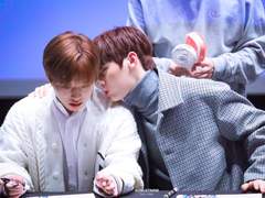 이웃집 형 년과 우쭈쭈 동생 윙으로 소꿉친구D