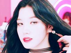 뭘 그렇게 빤히 보니?