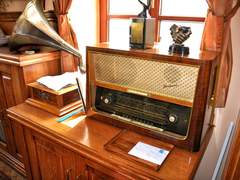 기러기의 대이동, 방/라디오/TV 쟁탈전