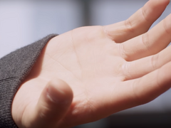 통기타를 치는 소년