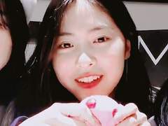 청춘을 향해 눈감으면 항상 네가 있고