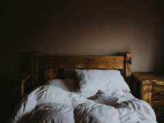 스팁버키 / 비좁은 침대