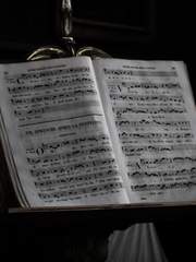 선수 둘, 악기 둘