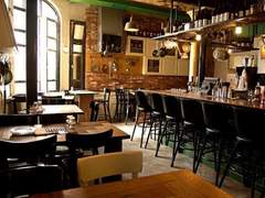 [레뷰스타] 그대의 손은 그대의 역사일지니