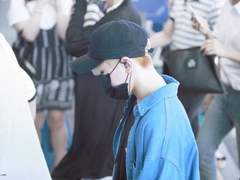 뒷모습만 보는 일