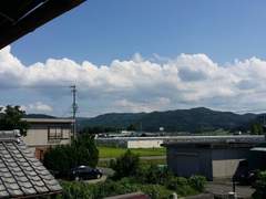 일렁이는 바람에 빛나던 어느 더운 여름 (1)