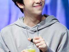 저 애인이 한 3명은 되는 것 같은데요...?