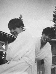 잡아줘 (Hold me tight)