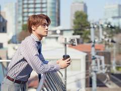 이런 야시로 타쿠는 처음이야. 수트를 걸친 그와 파인더 너머의 나의 세계