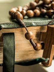 작은 교회 아래