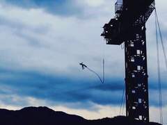 허공에 번지점프하는 그들에게