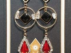 " 검붉은 무도회 "