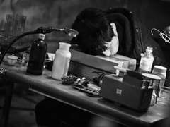 겨울은 은폐할 수 없고 나는 여전히