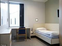 뭔 기숙사가 형무소 같잖아