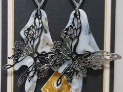 " 꽃의 꿀과 나비 " (귀걸이, 키링)