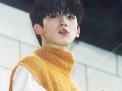 무너지는 마음 앞에서 우주는 한없이 한없이 작은 것이었습니다.