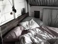 어둠 속, 밝게 빛나는 별