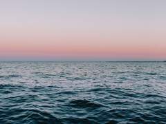 비행 후, 낙하는 바다로