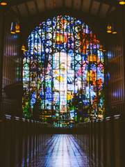 스테인드글라스 아래에서