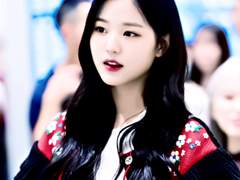 장원영, 김채원, 미야와키 사쿠라, 최예나