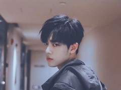 [왕샤오] 손을 잡을까 - 1