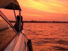 화려한 불꽃은, 스스로 자신의 불꽃을 꺼트렸다.