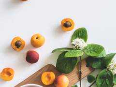 복사꽃이 진다.