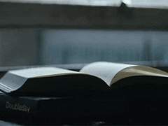 짙은 남색의 그 노트