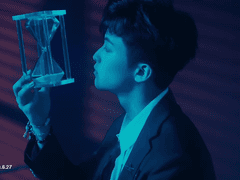 We go up 뮤비해석