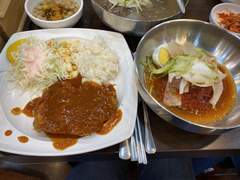 돈까스랑 냉면을 먹었거든?