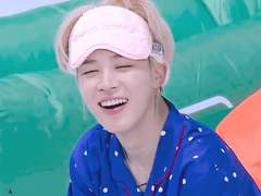 술 취해서 힘조절 못하고 정국이 얼굴에 꿍꿍 뽀뽀하는 지민이 보고싶음