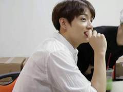 슈퍼스따 강양씨의 팬싸에 가게 된 덕후 정국 보고싶음