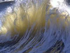 바다에 잠긴 듯한 답답함