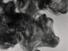 너는 심연이었으며, 나는 뒤틀렸다.