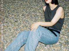 눈을 맞춰 술잔을 채워