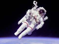 SPACE 二二 二二。