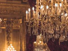 쏟아지는 빛 아래서 함께 춤출까요?