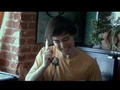 조의 저택 앞은 가타부타 말이 많았다.