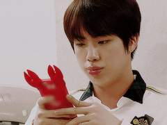 운동장 앞 "라일락 나무에서 만나."