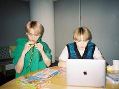 친하게 지내자 C