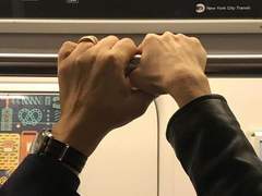 어떤 불운 속에서도 너는 미치도록 환했고, 고통스러웠다.