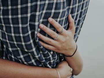 퇴사 선물로 포옹 한번만 해도 될까요